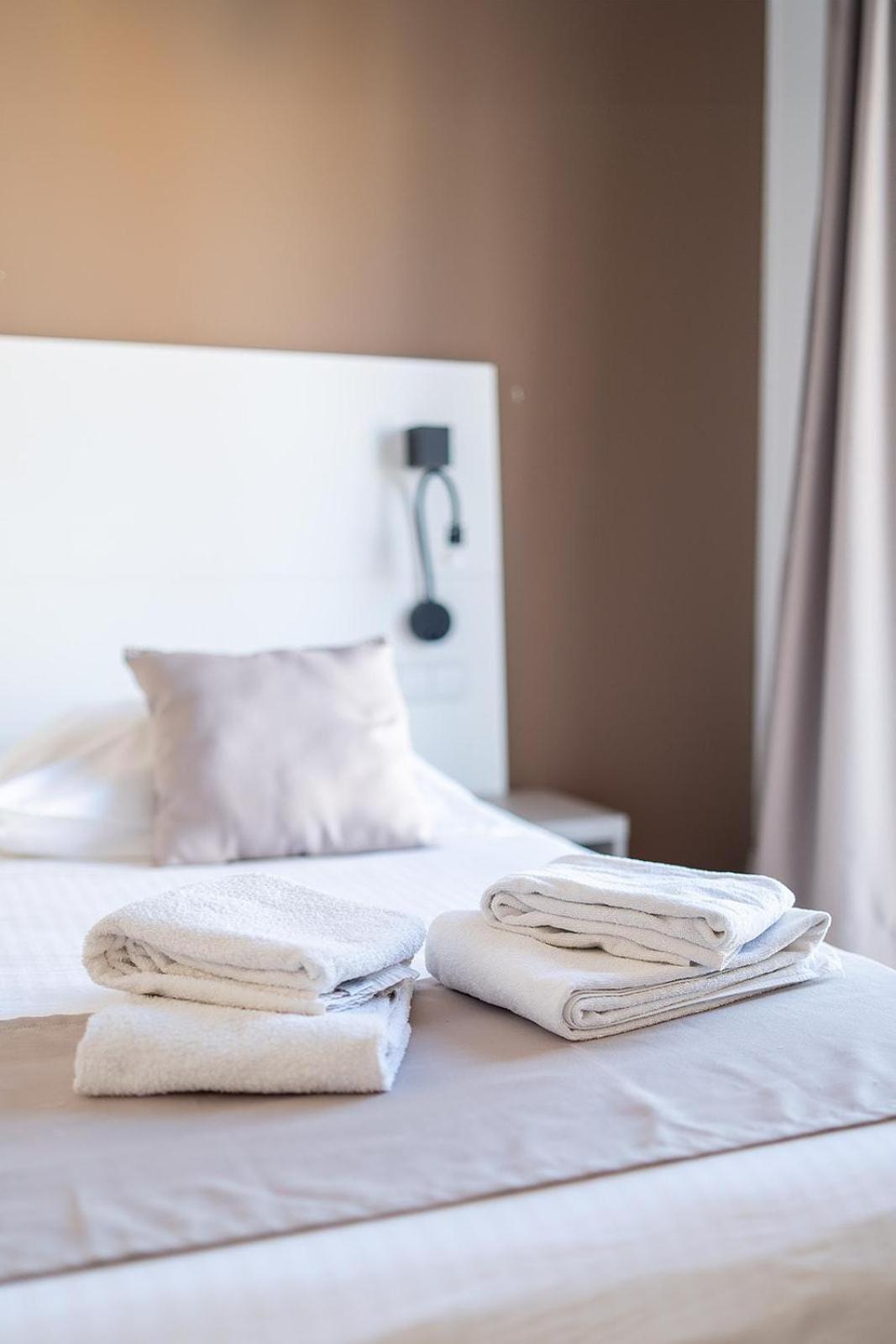 Planet Hotels Blue إل أرينال المظهر الخارجي الصورة