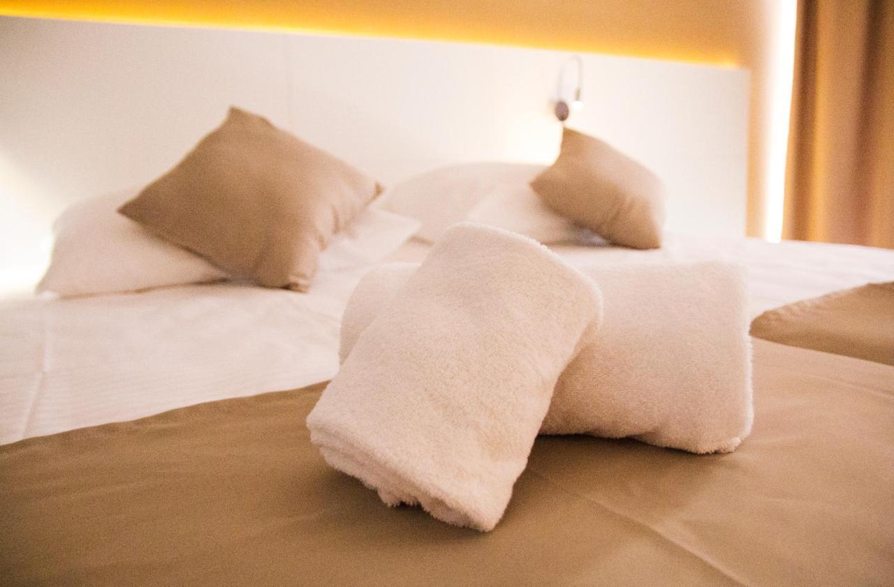Planet Hotels Blue إل أرينال المظهر الخارجي الصورة